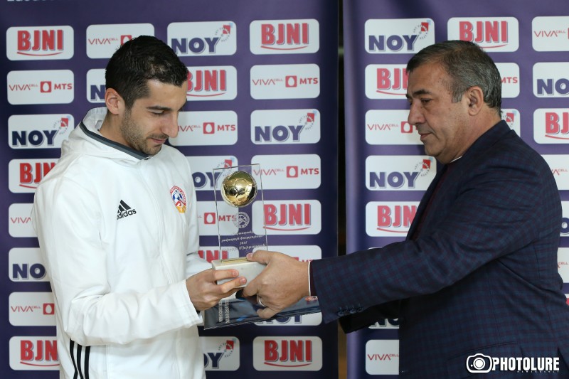 Zartonk Media - Henrikh Mkhitaryan Voted Armenia's Footballer Of The Year  For 9th Time. ➖➖➖ Henrikh Mkhitaryan has been named Best Footballer of the  Year 2019 in Armenia, the Football Federation of
