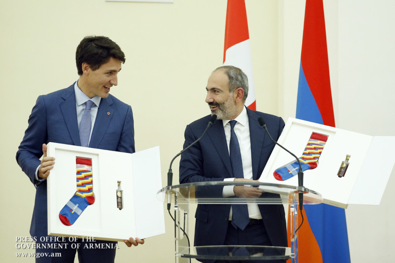 Socks And Photos Armenian Pm S Gift To Canada S Trudeau Public Radio Of Armenia