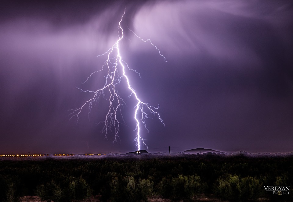 Lightning illuminates the sky above Yerevan – Public Radio of Armenia