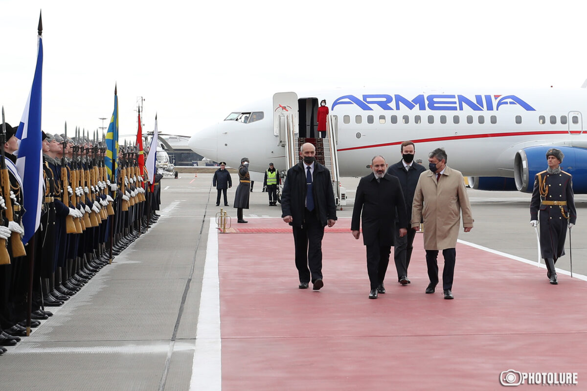 Азатутюн армения. Самолет премьер министра Армении. Пашинян в Москве. Лавров прибыл в Баку с двухдневным рабочим визитом. Мишустин прибыл в Ереван фото.