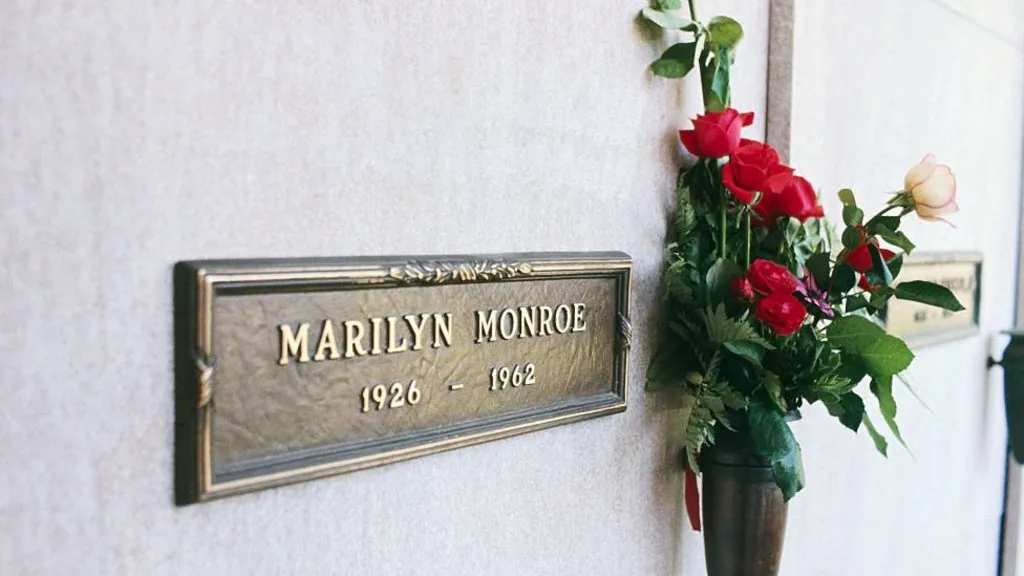 Marilyn Monroe auction: Man buys crypt near film star’s for $195,000 ...