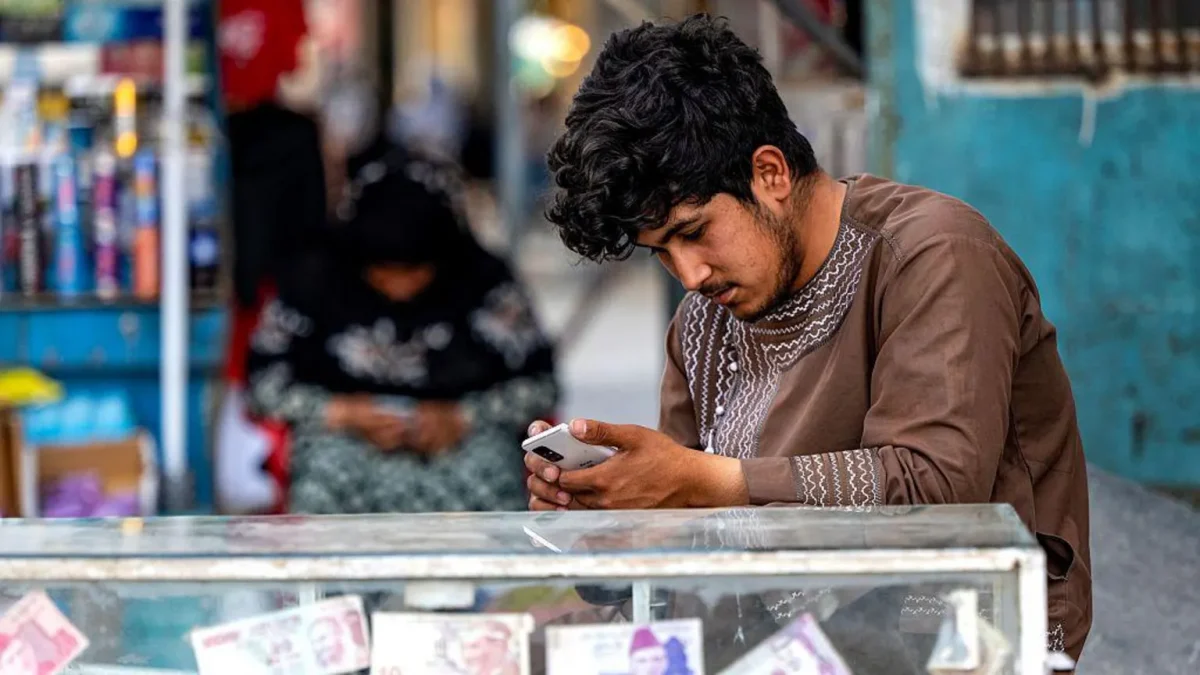 افغانستان خاموش کردن مخابرات را به عنوان طالبان قطع اینترنت – رادیو عمومی ارمنستان می بیند